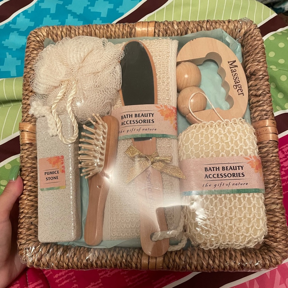 Bath Accessories Gift Basket